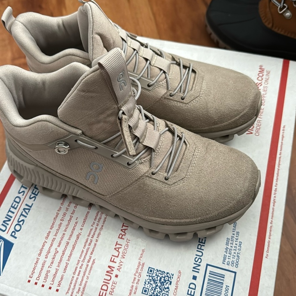 On cloud. Cloud Hi running Monochrome sneaker